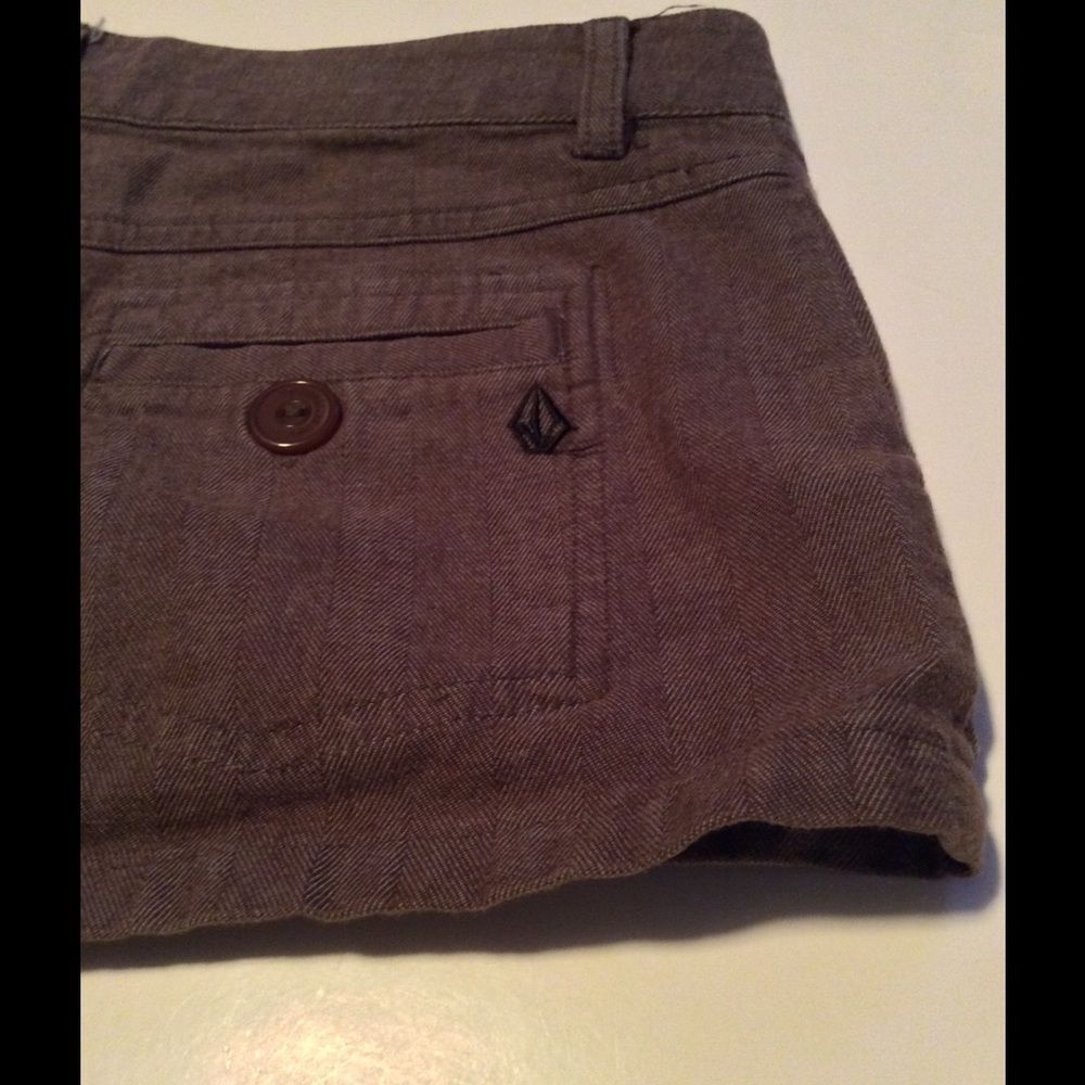 Volcom Shorts - Picture 3 of 5